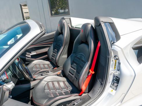 Used 2022 Ferrari F8 Tributo RWD image 12