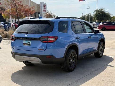 Used 2025 Honda Pilot TrailSport image 6