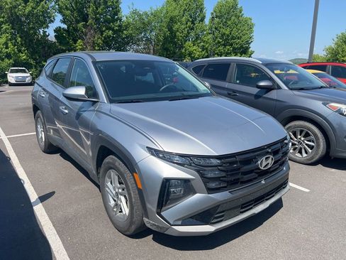 Used 2025 Hyundai Tucson SE FWD image 1
