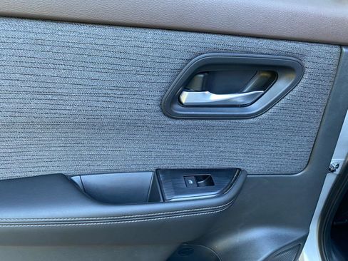 Used 2021 Nissan Rogue SV FWD image 34