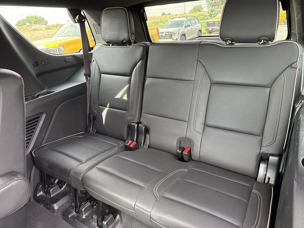 Used 2023 GMC Yukon SLT AWD/4WD image 14
