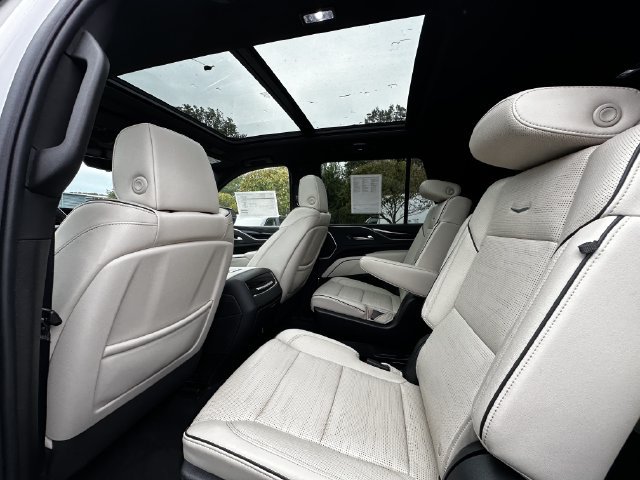 Used 2022 Cadillac Escalade Sport w/ Touring Package AWD/4WD image 18