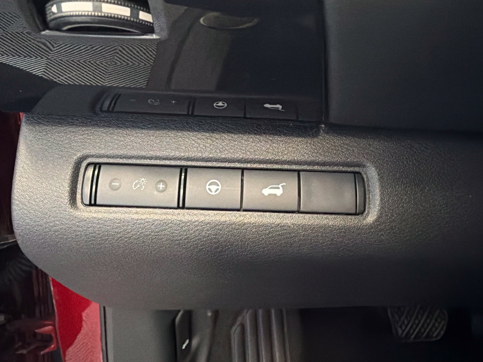 Used 2025 Nissan Pathfinder SV AWD/4WD image 19