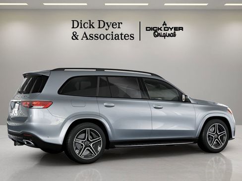 Used 2025 Mercedes-Benz GLS 450 4MATIC image 8
