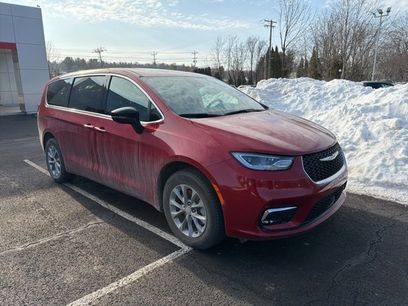 Used 2026 Chrysler Pacifica Select