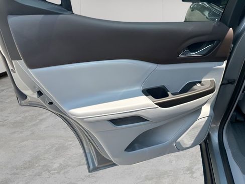 Used 2023 GMC Acadia SLT w/ Preferred Package image 18