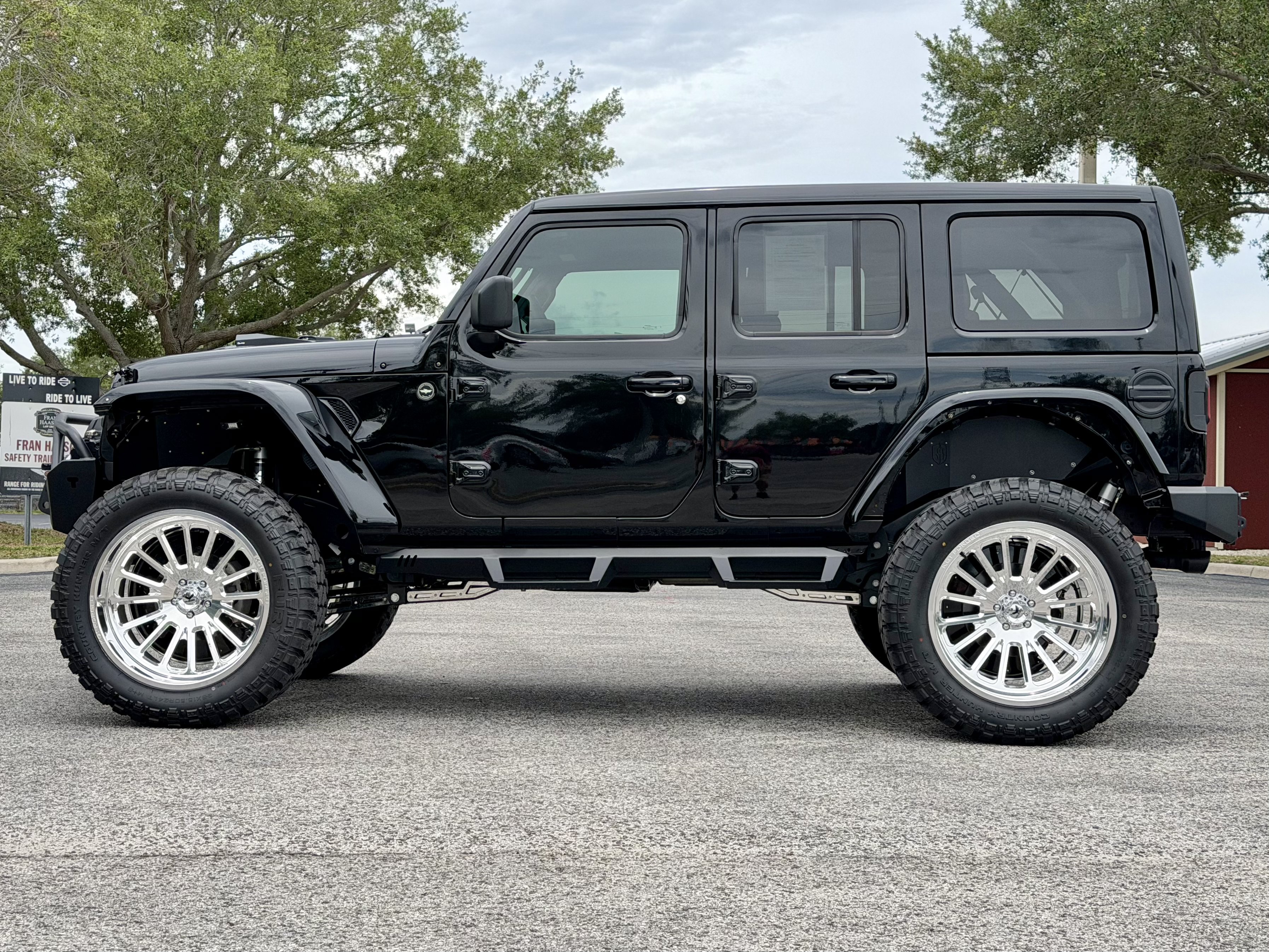 Used 2024 Jeep Wrangler Unlimited Rubicon AWD/4WD image 6