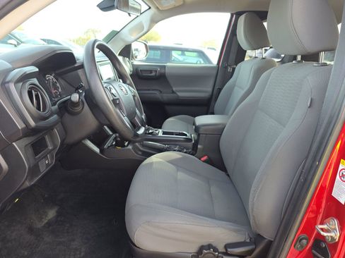 Used 2019 Toyota Tacoma SR image 13