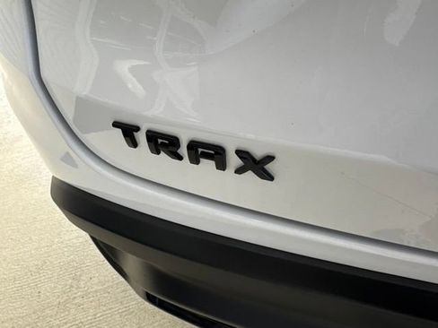 Used 2024 Chevrolet Trax RS w/ Sunroof Package FWD image 32