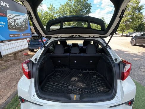 Used 2020 Toyota C-HR XLE FWD image 8