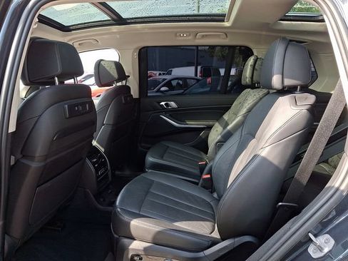 Used 2022 BMW X7 xDrive40i w/ Premium Package AWD/4WD image 10