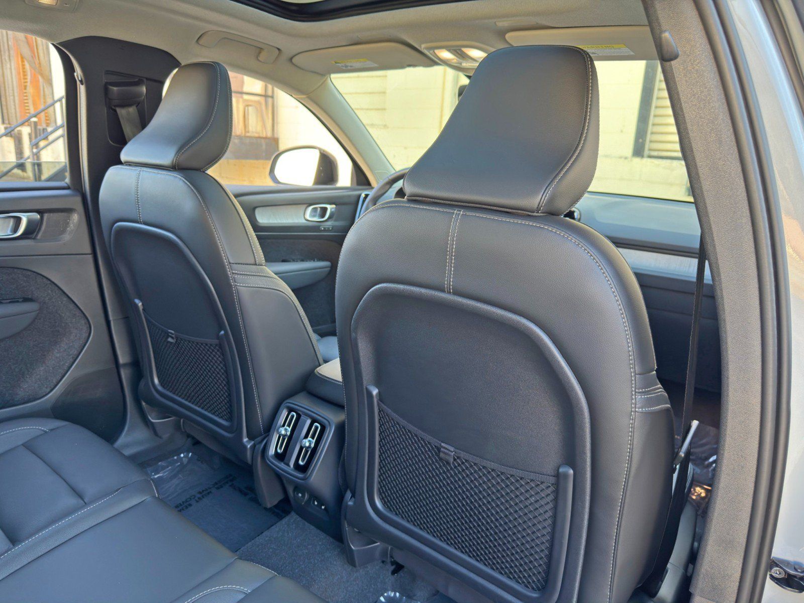 Used 2024 Volvo XC40 B5 Plus w/ Climate Package AWD/4WD image 35
