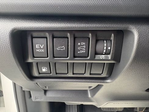 Used 2025 Subaru Forester Premium w/ Protection Package (1PH) AWD/4WD image 17