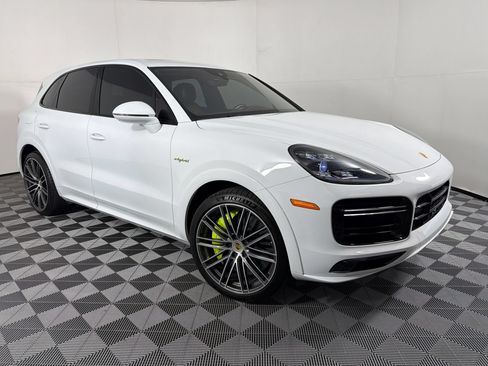 Certified 2022 Porsche Cayenne Turbo S AWD/4WD image 7