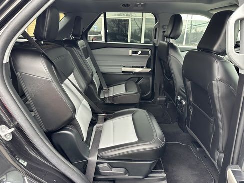 Used 2023 Ford Explorer XLT w/ Equipment Group 202A image 23