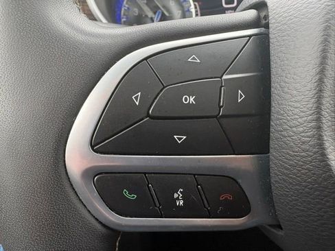 Used 2023 Chrysler Pacifica Limited FWD image 24