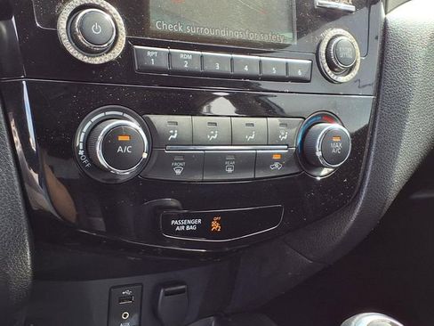 Used 2018 Nissan Rogue Sport S image 7