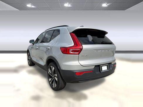 Certified 2023 Volvo XC40 B4 Plus w/ Protection Package Premier FWD image 3