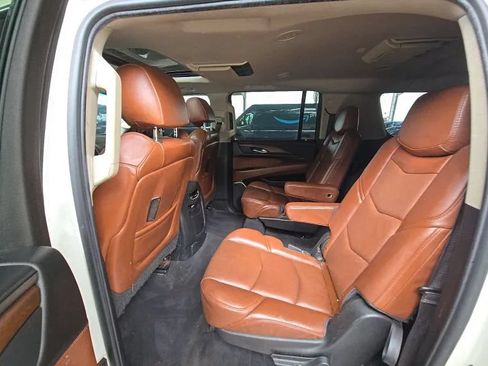 Used 2015 Cadillac Escalade ESV Luxury AWD/4WD image 4
