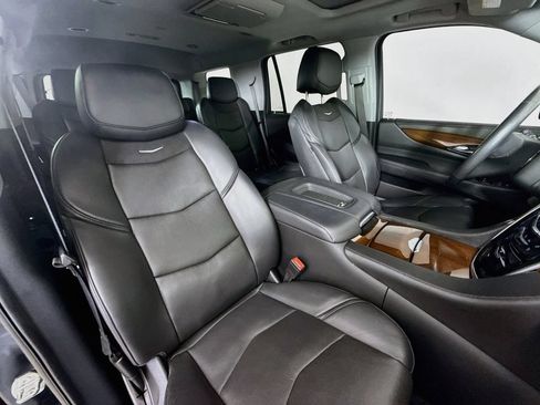 Used 2020 Cadillac Escalade Premium Luxury w/ Escalade Sport Edition AWD/4WD image 32