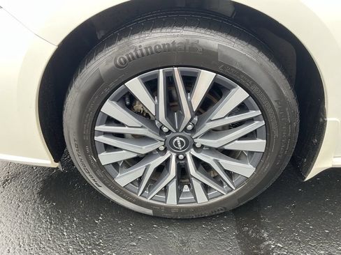 Used 2023 Nissan Altima 2.5 SV w/ SV Premium Package AWD/4WD image 9