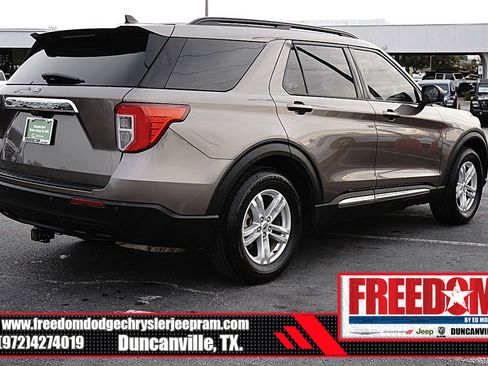 Used 2021 Ford Explorer XLT image 5