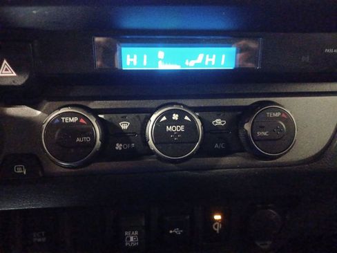 Used 2023 Toyota Tacoma TRD Off-Road image 16