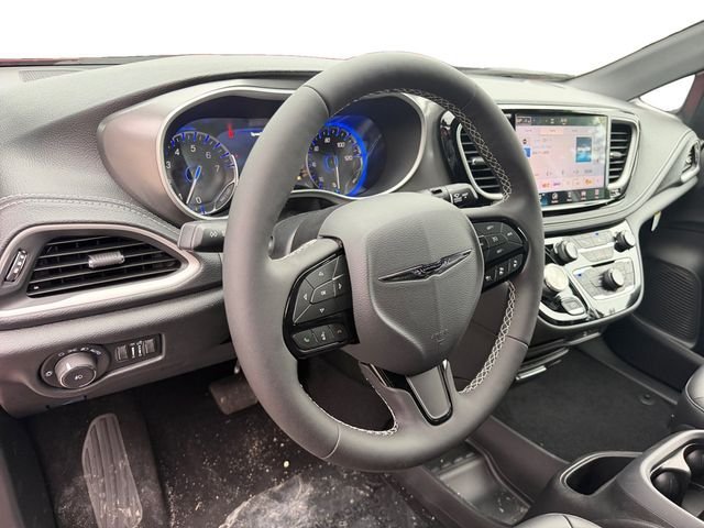 New 2026 Chrysler Pacifica Select w/ S Appearance Package AWD/4WD image 13