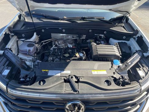 Used 2025 Volkswagen Atlas Cross Sport SE image 28