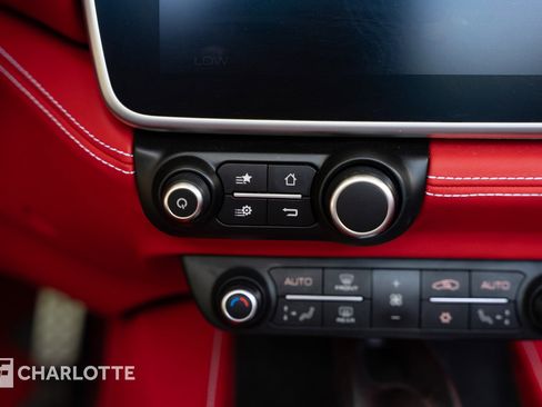 Used 2019 Ferrari Portofino image 29