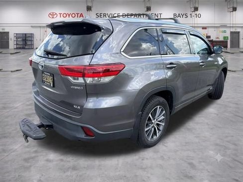 Used 2017 Toyota Highlander XLE w/ Carpet Mat Package AWD/4WD image 7