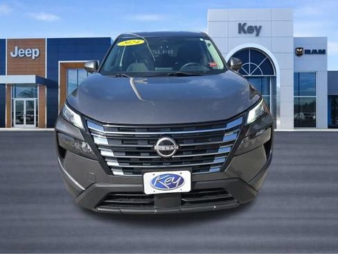 Used 2024 Nissan Rogue SV AWD/4WD image 2