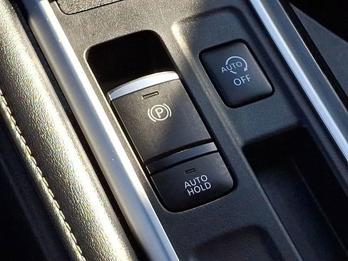 Used 2022 Nissan Pathfinder SL image 26