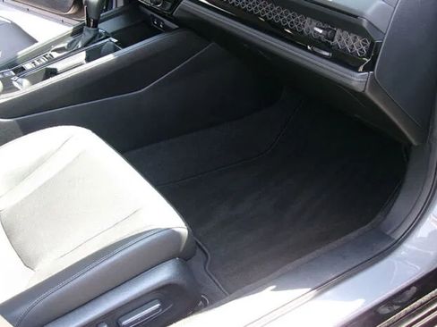 Used 2024 Honda Accord EX-L image 11