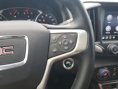 Used 2024 GMC Terrain SLT FWD image 20