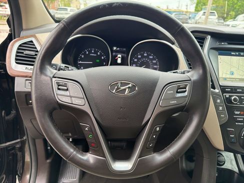 Used 2017 Hyundai Santa Fe Limited FWD image 11