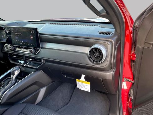 Used 2023 Chevrolet Colorado LT RWD image 15