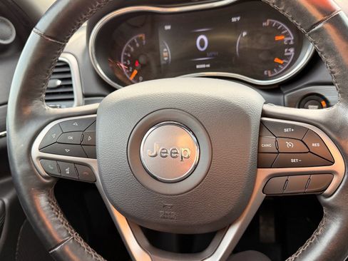 Used 2021 Jeep Grand Cherokee Limited w/ Luxury Group II image 16