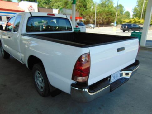 Used 2015 Toyota Tacoma 2WD Access Cab image 17