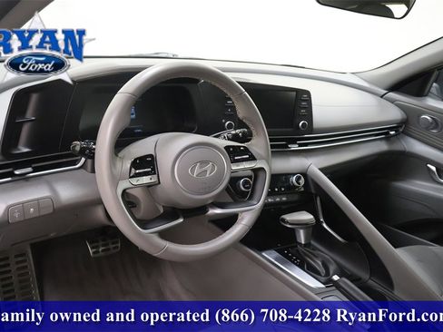 Used 2025 Hyundai Elantra Sport image 17