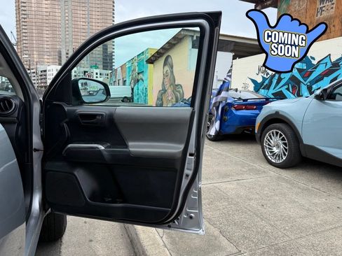 Used 2021 Toyota Tacoma SR5 AWD/4WD image 10