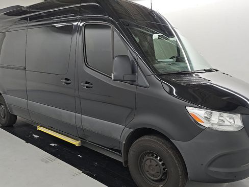 Used 2024 Mercedes-Benz Sprinter 2500 image 3