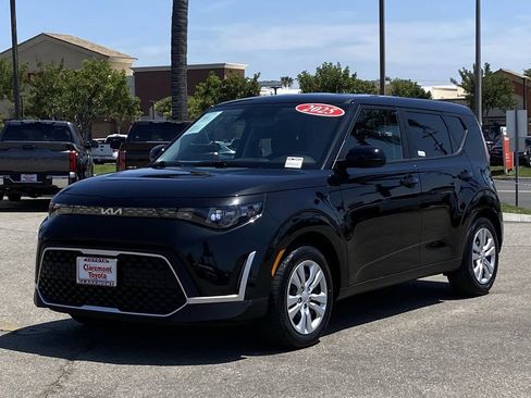 Used 2025 Kia Soul LX FWD image 38