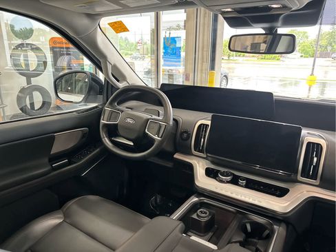 Used 2025 Ford Expedition Active AWD/4WD image 10