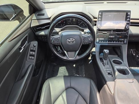 Used 2019 Toyota Avalon XLE w/ Moonroof Package FWD image 4