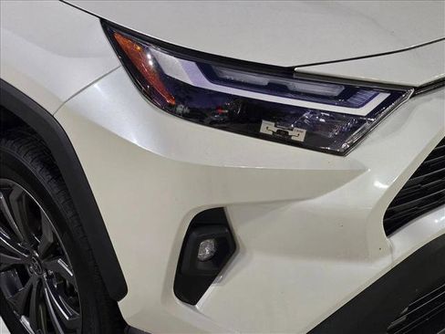 Used 2022 Toyota RAV4 XLE Premium AWD/4WD image 7