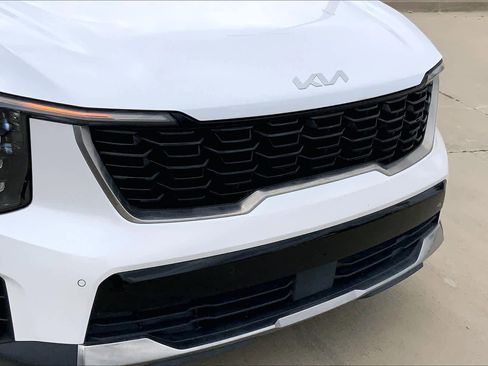 Used 2024 Kia Sorento S image 29