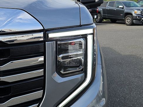 Used 2023 GMC Sierra 1500 SLT w/ SLT Premium Package AWD/4WD image 9