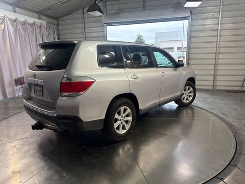 Used 2012 Toyota Highlander FWD image 5
