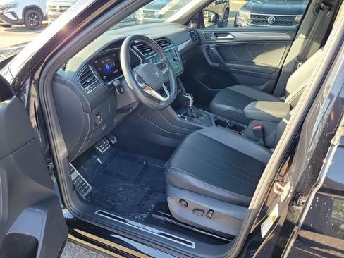 Certified 2023 Volkswagen Tiguan SE R-Line FWD image 15